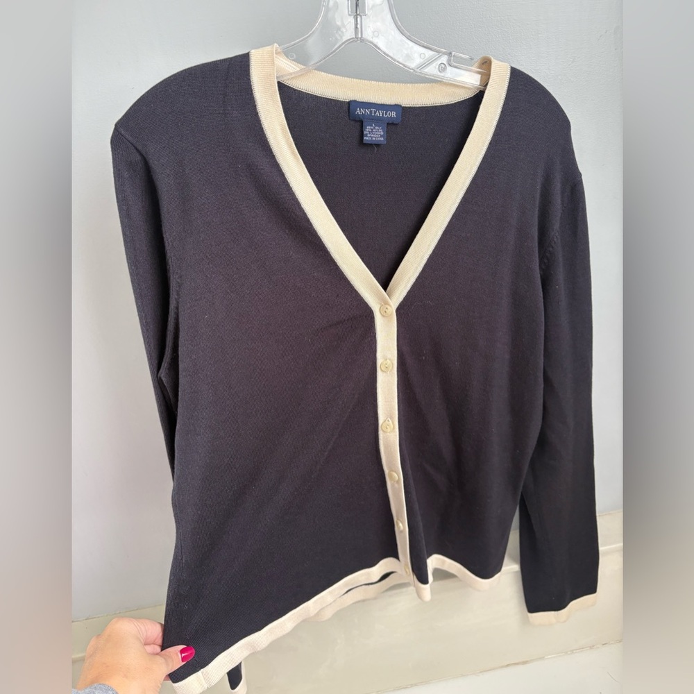 Ann Taylor black and cream silk women’s cardigan sz large
